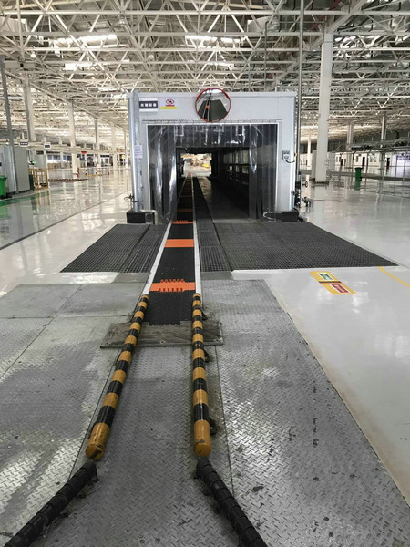 Rain line plastic board chain